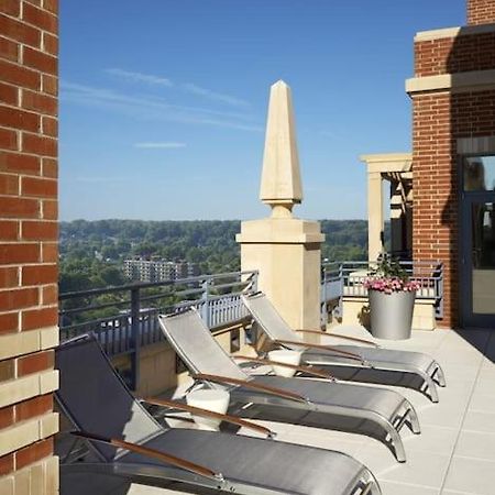 Upscale Comfort Next To Metro And Dining Arlington Exterior photo