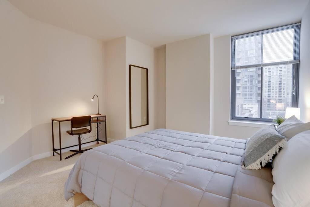 Upscale Comfort Next To Metro And Dining Arlington Exterior photo
