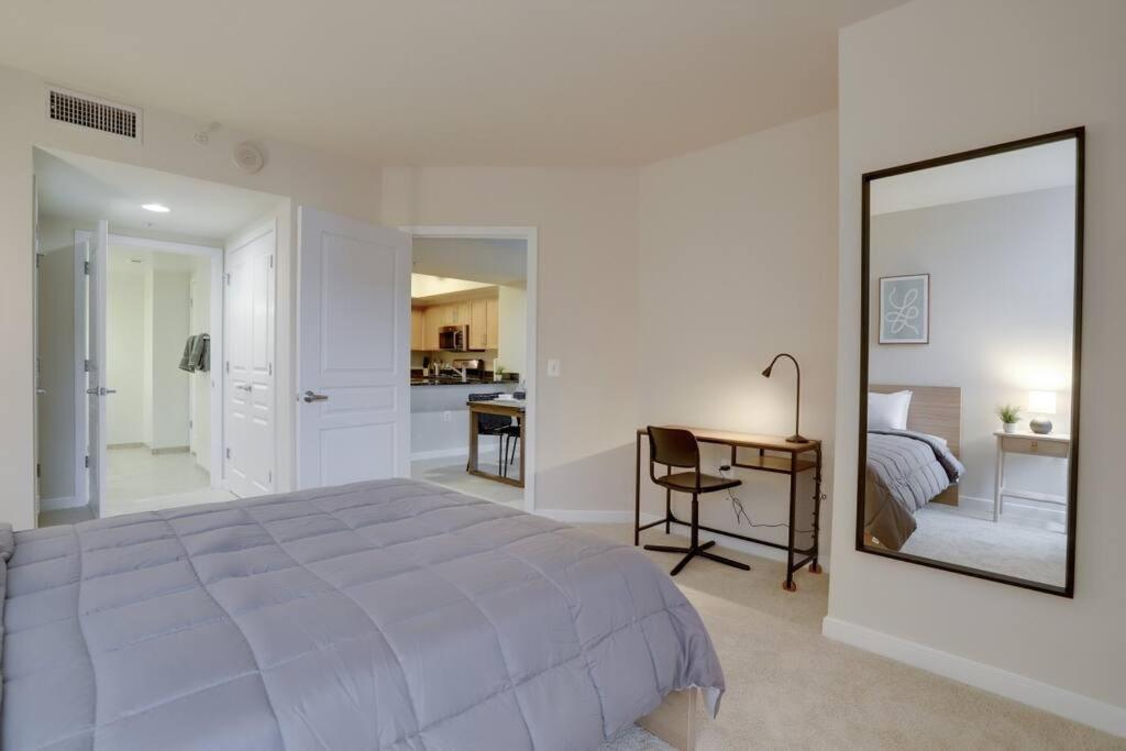 Upscale Comfort Next To Metro And Dining Arlington Exterior photo