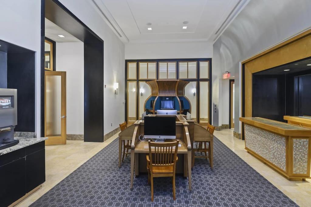 Upscale Comfort Next To Metro And Dining Arlington Exterior photo