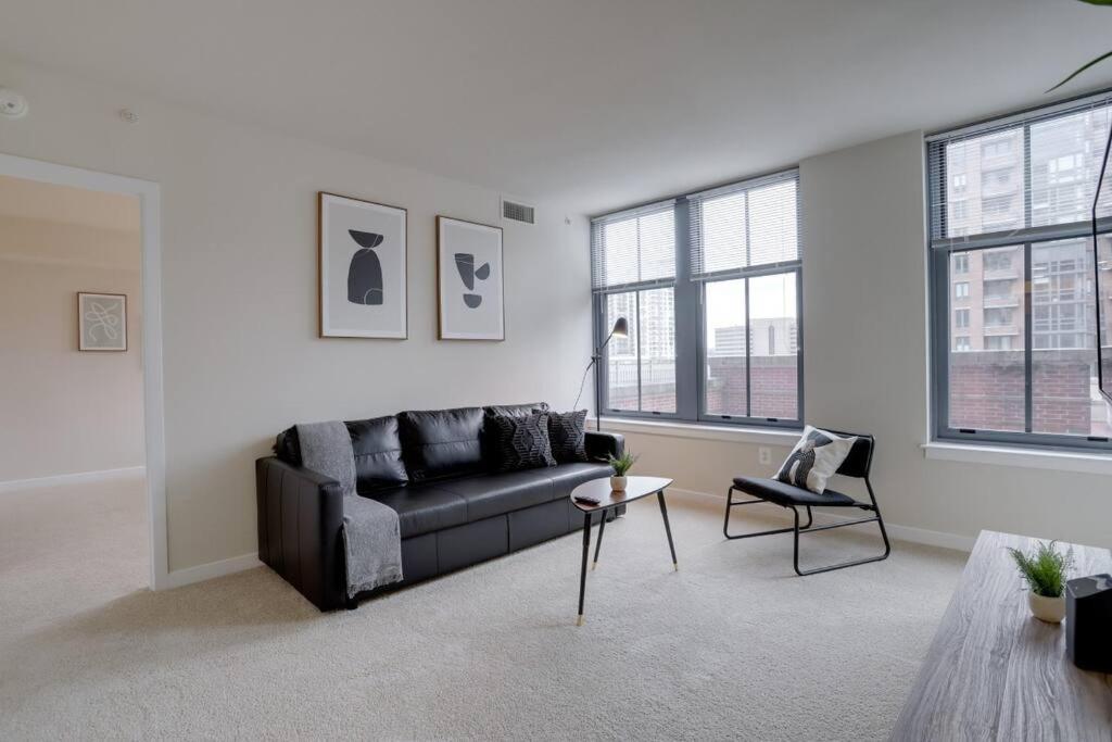 Upscale Comfort Next To Metro And Dining Arlington Exterior photo