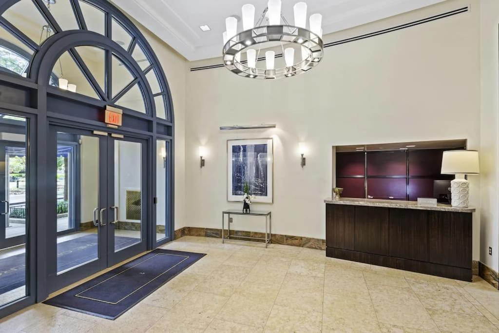 Upscale Comfort Next To Metro And Dining Arlington Exterior photo